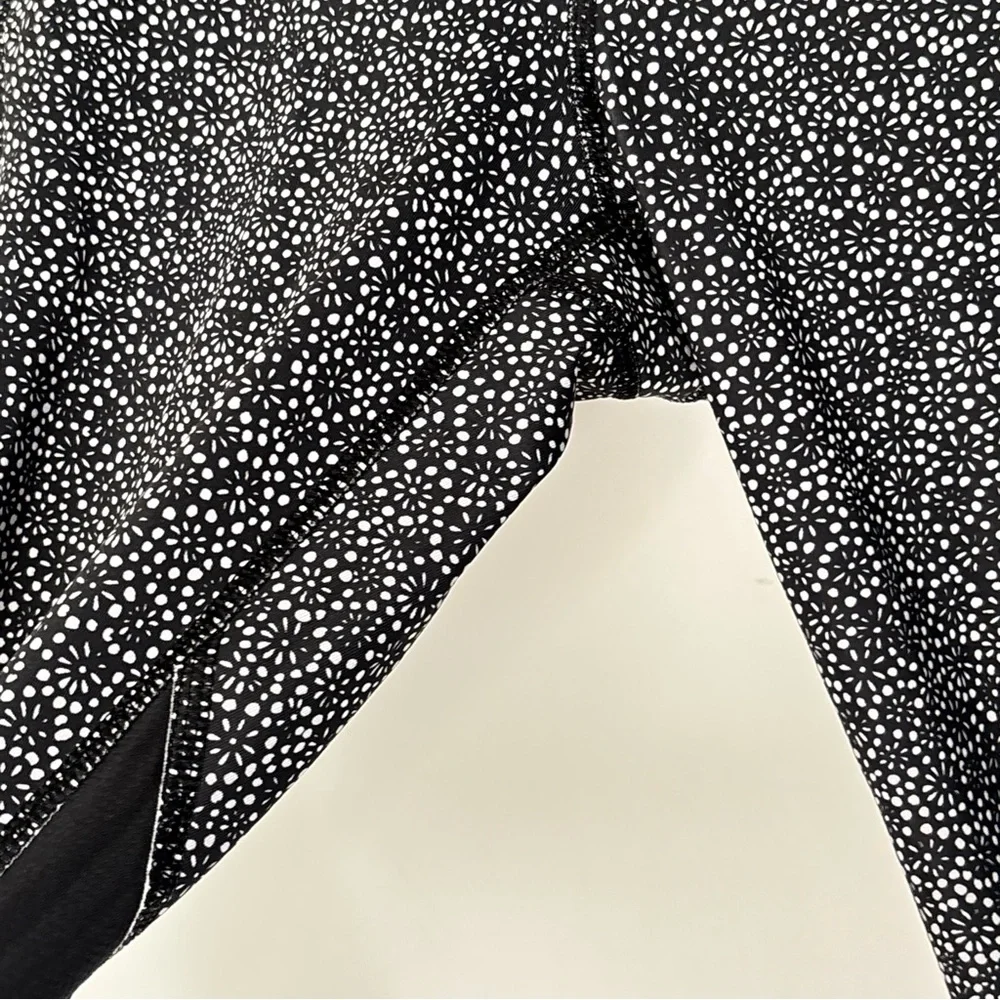 Lululemon Pace Rival Crop Leggings W/ Pockets Size 6 Freckle Flower Black White